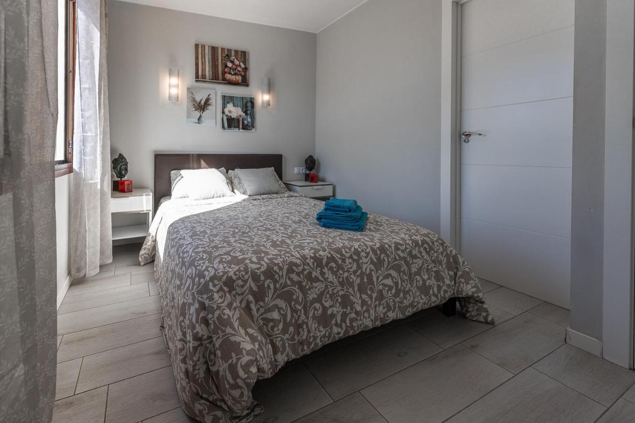 Detached 3-Story Home, Seafront And Central Playa de las Américas Exterior foto